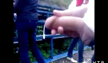ჩხუბი გოგონები ლესბოსურ სქესს გადაქცევდნენ