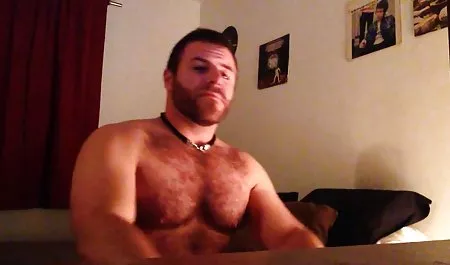ახალგაზრდა Latina pounced on boyfriend's dick და იძულებული შეეწყვიტა მისი წიაღში